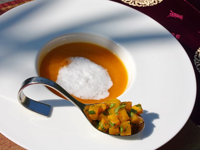 Ayurveda Rezept: Kürbis-Süßkartoffel-Suppe mit Mangowürfeln | Ayurveda Parkschlösschen Health Blog
