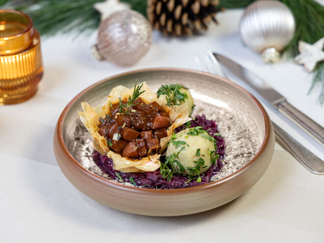 Weihnachtsmenu 2025 Klöße, Rotkohl und Ragout