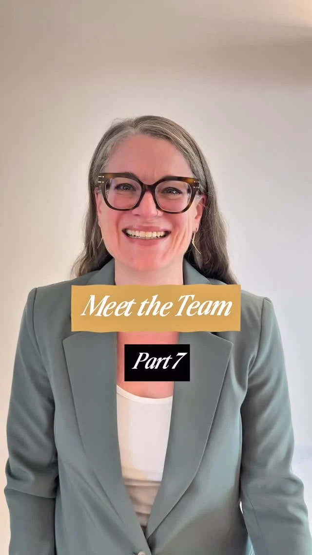 🇩🇪 MEET THE TEAM − Teil 7: Frau Liell-Schneider und Frau Hündgen aus der Ayurveda-Medizin-Abteilung!  In dieser neuen Reel-Serie widmen wir uns einem wichtigen Aspekt des Ayurveda Parkschlösschens: unserem engagierten und herzlichen Team!  👀 Wussten Sie, dass neben unseren ayurvedisch-medizinisch betreuten Kuren auch ambulante Konsultationen möglich sind?  👉 Konktaktieren Sie unsere Rezeption für mehr Informationen — oder buchen Sie direkt über den Link in Bio!  ✦✧✦✧  🇬🇧 MEET THE TEAM − Part 7: Mrs. Liell-Schneider and Mrs. Hündgen from the Ayurveda Medicine Department!  We are dedicating this new series of reels to an important aspect of the Ayurveda Parkschlösschen: our dedicated and heartfelt team!  👀 Did you know that, in addition to our Ayurvedic-medical supervised treatment programmes, outpatient consultations are also available?  👉 Contact our reception for more information — or book directly via the link in our bio!  • • • • • • • •  #ayurvedaparkschlösschen #ayurvedaparkschloesschen #ayurvedalifestyle #ayurvedadeutschland #ayurvedahotel #panchakarma #hotelinspiration #wellnesshotel #meettheteam #hotelstaff #ayurvedaconsultation #ayurvedamedizin #holisticmedicine #holistichealth