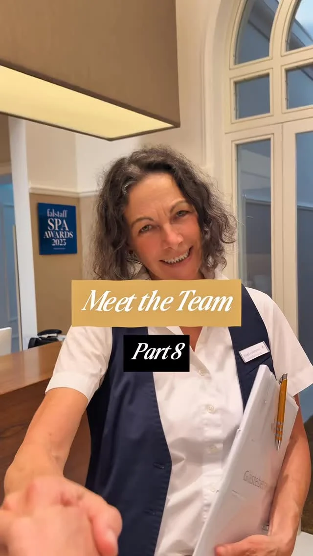 🇩🇪 MEET THE TEAM − Teil 8: Frau Birgit Lammerich aus unserer Gästebetreuung!  In dieser Reel-Serie widmen wir uns einem wichtigen Aspekt des Ayurveda Parkschlösschens: unserem engagierten und herzlichen Team!  👀 Wussten Sie schon? Im Ayurveda Parkschlösschen wissen wir, dass eine Detox-Kur eine intensive Zeit sein kann – aus diesem Grund steht unser Team unseren Gästen rund um die Uhr zur Seite und begleitet sie auf ihrem Weg. Unser Gästebetreuungsteam führt Sie durch das Haus und gibt Ihnen eine Einführung in die Ayurveda-Basics!  👉 Buchen Sie jetzt Ihren Ayurveda-Aufenthalt bei uns und erleben Sie unseren ganz besonderen Ayurveda-Kosmos — Link in Bio!  ✦✧✦✧  🇬🇧 MEET THE TEAM − Part 8: Mrs. Birgit Lammerich from our guest care team!  We are dedicating this series of reels to an important aspect of the Ayurveda Parkschlösschen: our dedicated and heartfelt team!  👀 Did you know? At the Ayurveda Parkschlösschen, we know that a Detox can be an intensive time – for this reason, our staff provide our guests with plenty of guidance, hand in hand, around the clock. Our guest care team will give you a tour around the house, as well as an introduction to Ayurveda basics!  👉 Book your Ayurveda stay with us now and experience our very special Ayurveda cosmos — Link in bio!  • • • • • • • •  #ayurvedaparkschlösschen #ayurvedaparkschloesschen #ayurvedalifestyle #ayurvedadeutschland #ayurvedahotel #panchakarma #hotelinspiration #wellnesshotel #meettheteam #hotelstaff