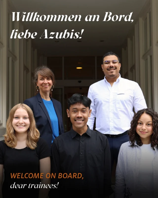 🇩🇪 Willkommen an Board, liebe Azubis! 🥳🚀  Wir freuen uns sehr, dass Janin, Awang und Vittoria nun Teil unseres Teams sind, und wünschen ihnen einen großartigen Start in ihre Ausbildung!  📢 Möchten Sie Teil unseres Teams werden? Kommentieren Sie „OFFENE STELLEN“ und entdecken Sie unsere aktuellen Stellenangebote – Ihre Chance, Teil unseres Teams an der spannenden Schnittstelle zwischen ganzheitlicher Gesundheit und Hotellerie zu werden.  ✦✧✦✧  🇬🇧 Welcome on board, dear trainees! 🥳🚀  We are delighted that Janin, Awang and Vittoria are now part of our team and wish them all the best for the start of their training!  📢 Would you like to become part of our team? Comment on "OPEN POSITIONS" and discover our current job vacancies – your chance to become part of our team at the exciting intersection of holistic health and hospitality.  • • • • • • • •  #ayurvedaparkschlösschen #ayurvedaparkschloesschen #ayurvedalifestyle #ayurvedadeutschland #ayurvedahotel #panchakarma #hotelinspiration #wellnesshotel #hoteljobs #ayurvedajobs #hotelausbildung #mosel #trabentrarbach