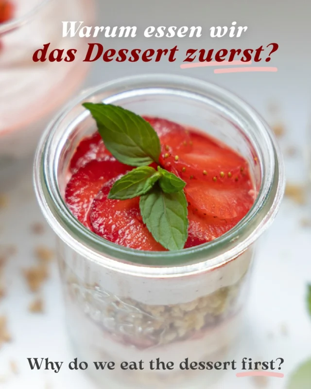 🇩🇪 Warum essen wir das Dessert zuerst? 🧁  Im Ayurveda Parkschlösschen wird das Dessert immer zuerst serviert.  Der Grund dafür ist, dass der süße Geschmack, der sogenannte Madhura Rasa, schwer und nährend ist. Wenn man ihn am Anfang der Mahlzeit zu sich nimmt, ist das Verdauungsfeuer (= Agni) noch stark – es kann die süßen und schwer verdaulichen Speisen besser verdauen.  Die ayurvedische Heilkunst kennt 6 Geschmacksrichtungen (Rasas): süß, sauer, salzig, scharf, bitter und zusammenziehend (herb/adstringierend). Diese Rasas spielen eine zentrale Rolle in der ayurvedischen Ernährung.  📖 Kommentieren Sie „SECHS RASAS”, um mehr über die 6 Geschmacksrichtungen im Ayurveda, ihre Eigenschaften und ihre Auswirkungen auf die Doshas zu erfahren.  ✦✧✦✧  🇬🇧 Why do we eat the dessert first?  At Ayurveda Parkschlösschen, dessert is always served first.  The reason for this is that sweet flavours, known as Madhura Rasa, are heavy and nourishing. When consumed at the beginning of a meal, the digestive fire (= Agni) is still strong and can better digest sweet and hard-to-digest foods.  Ayurvedic medicine recognises six tastes (Rasas): sweet, sour, salty, pungent, bitter and astringent. These Rasas play a central role in Ayurvedic nutrition.  📖 Comment "SIX RASAS" to learn more about the 6 tastes in Ayurveda, their properties and effects on the Doshas.  • • • • • • •  #hotelinspiration #kurhotel #ayurvedahotel #ayurvedaretreat #ayurvedaresort #ayurvedawellness #medicalwellness #ayurvedadetox #ayurvedadeutschland #ayurvedaparkschloesschen #ayurvedaparkschlösschen #ayurvedakurdeutschland #ayurvedafood #ayurvedischkochen #ayurvedischessen